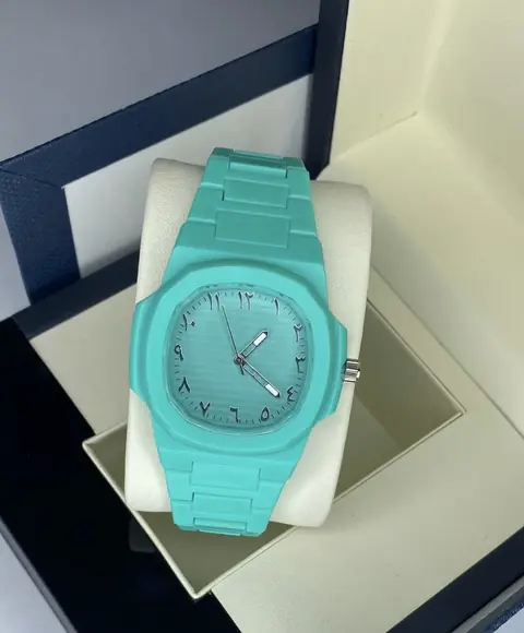 Tiffany uslubidagi metall korpusli qo‘l soati