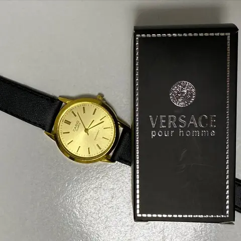 Versace Pour Homme erkaklar atiri va soat to‘plami
