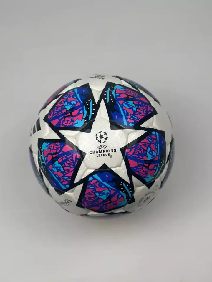 Mashg‘ulot paytida futbol to‘pi
