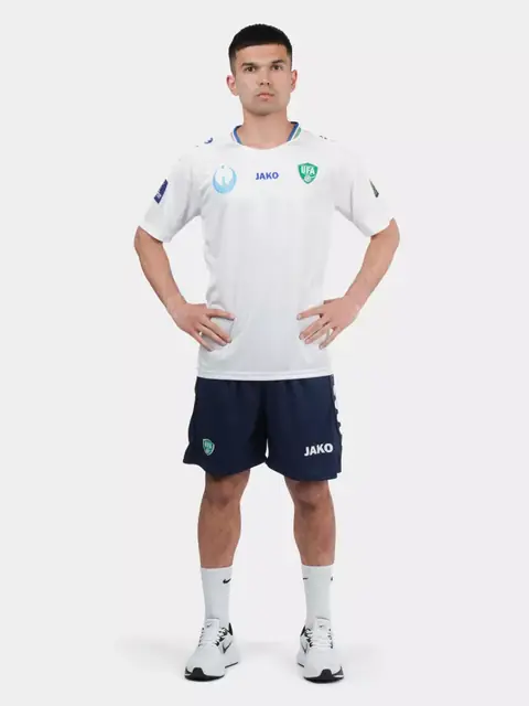 Futbol formasi O‘zbekiston terma jamoasi — oq va ko‘k ranglarda