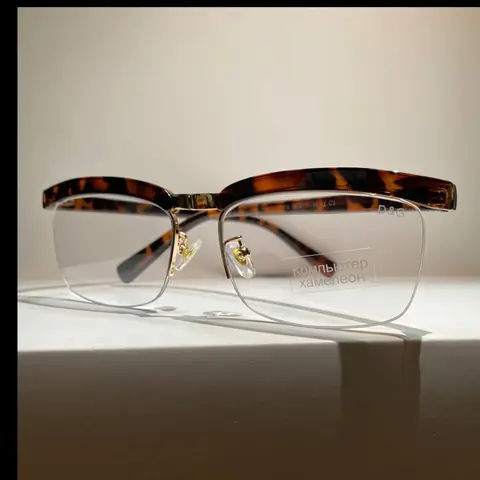 Browline ko‘zoynak — leopard (tortoiseshell) ramka, oltin metall