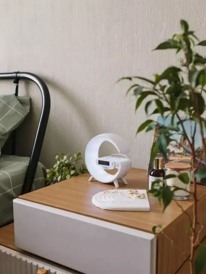 Bluetooth karnay va boshqaruv tugmalari