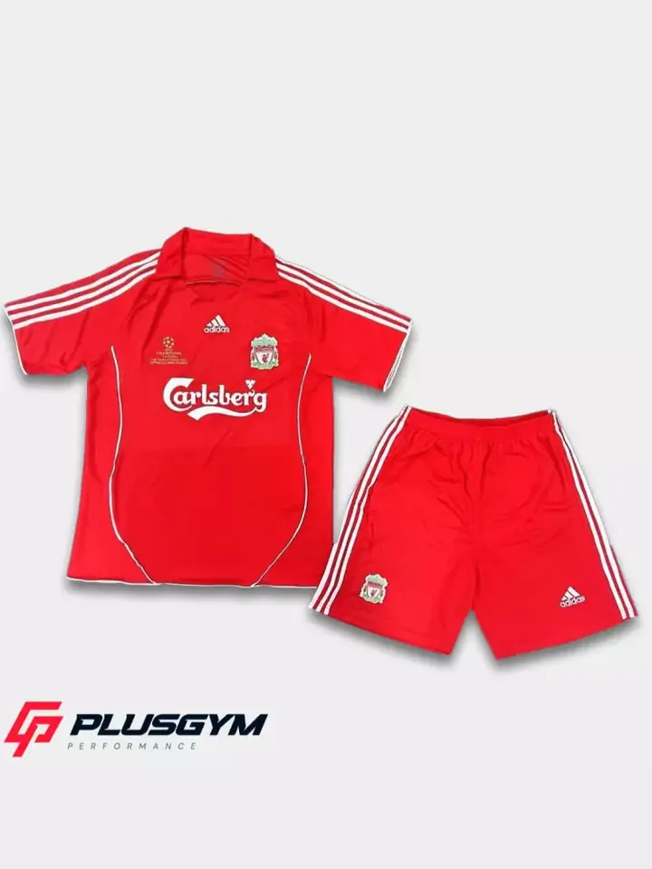 Qisqa yengli futbolka detali