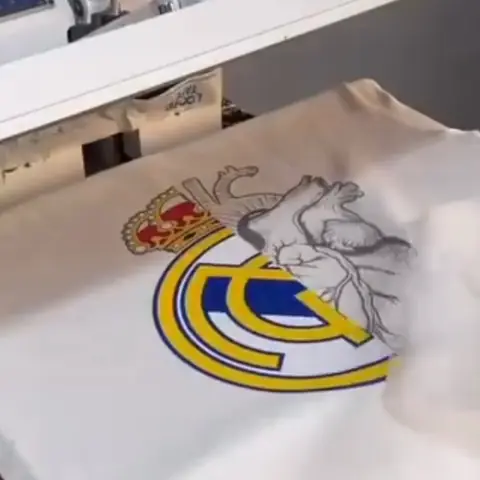 Real Madrid muxlislari uchun maxsus futbolka
