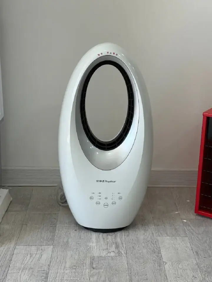 Royalstar 2000 W isitkichning masofadan boshqarish pulti
