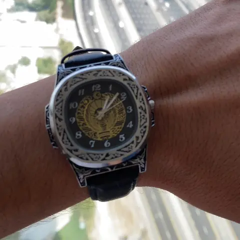 Patek Filip uslubidagi gerbli qo‘l soati