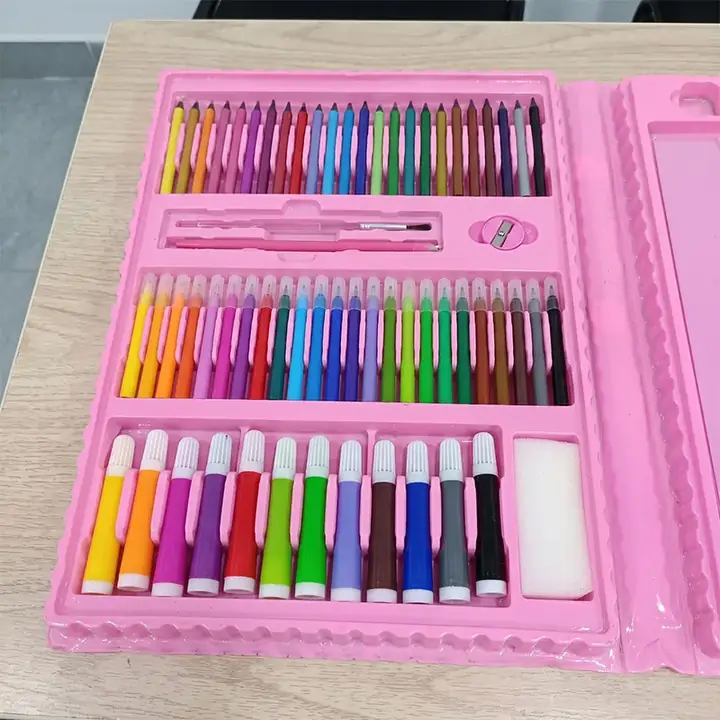 ochilgan holatdagi 208 qismli ijodiy to‘plam